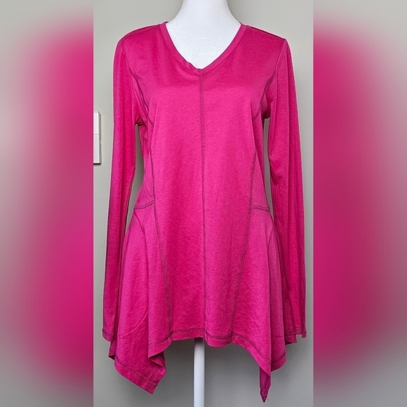 LOGO by Lori Goldstein Cotton Modal Seamed V-Neck Top w Pockets FUCHSIA - Picture 1 of 7